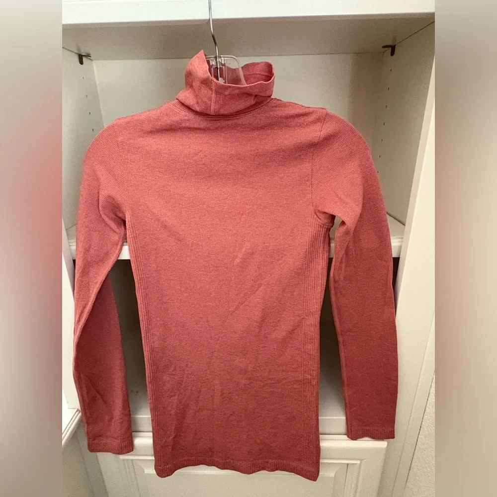 Lululemon Yin Vibes Ribbed Turtleneck Top in Orange Copper Clay Size 4 - Picture 2 of 4